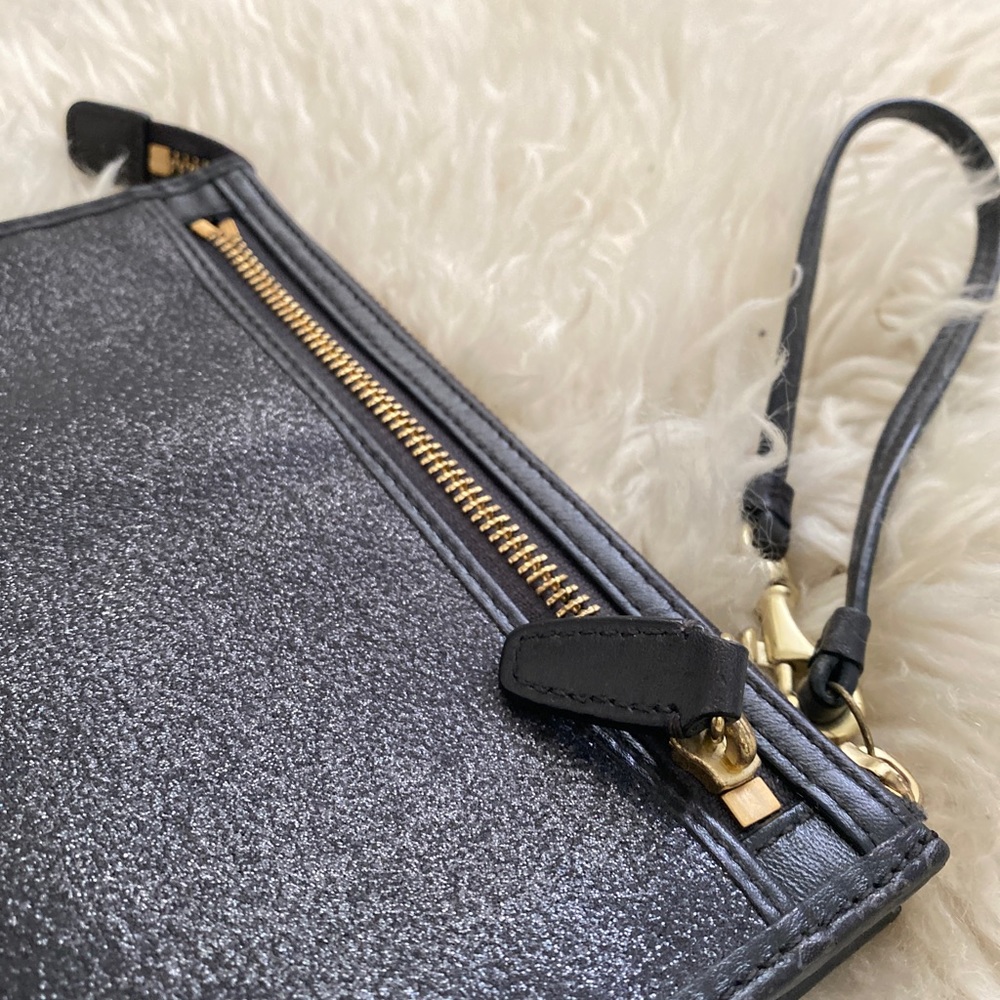 Coach wristlet - Picture 4 of 7